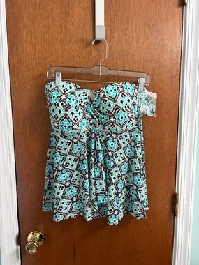 Merona Aqua, Black & White Geometric Swim Top with Optional Straps